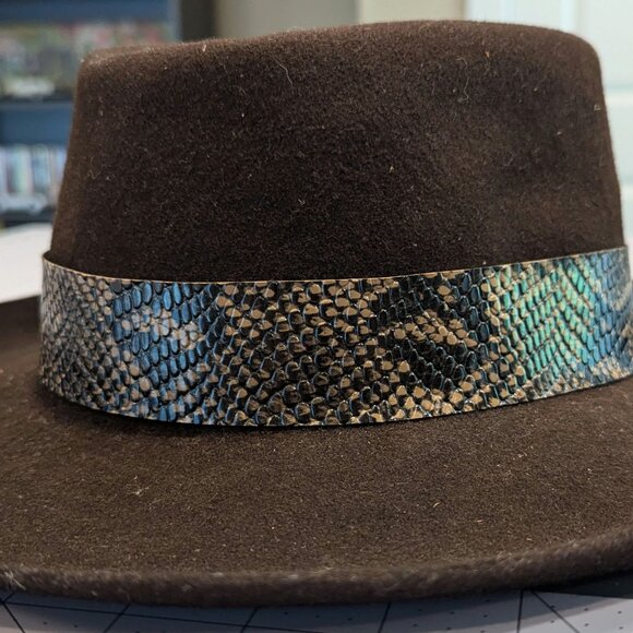 Fake Snakeskin Cowboy Hat Band (Vinyl)  [Sand Brown] - Picture 2 of 3
